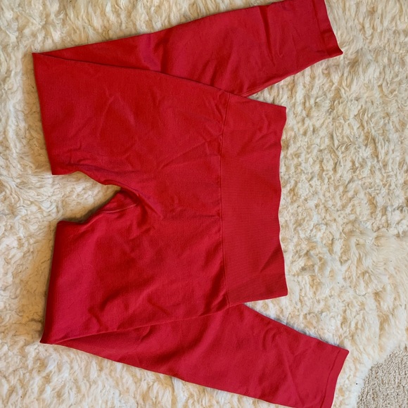 Never worn TNA Medium Compression-Style Leggings - Picture 2 of 3